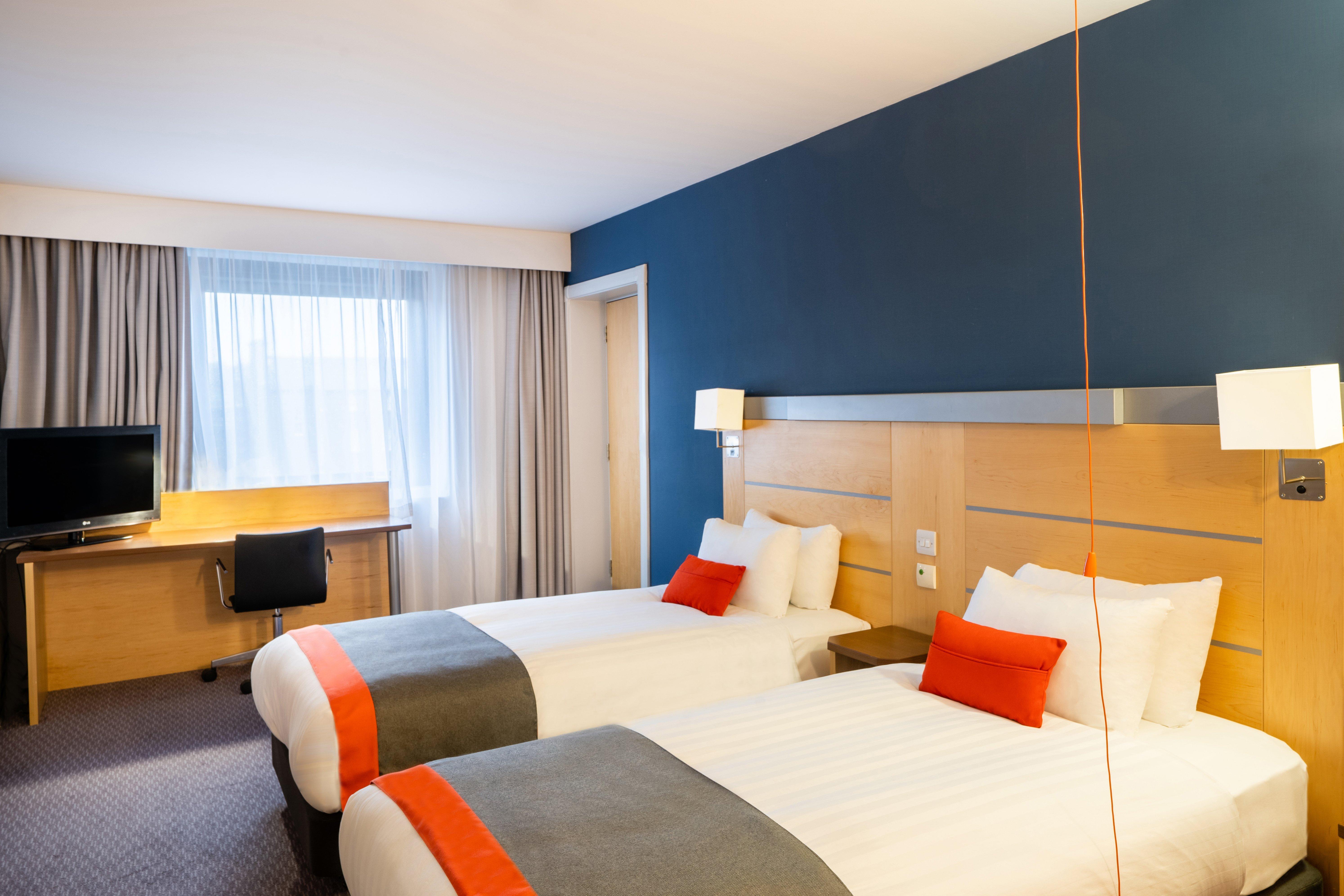 Hotel Express By Ihg Dundee